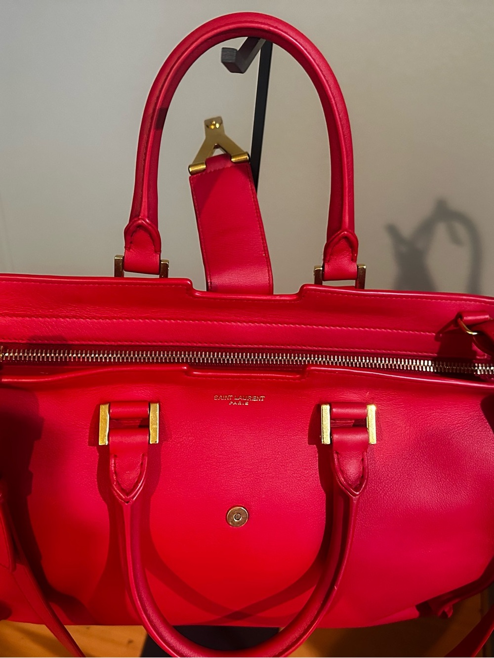 Saint Laurent Cabas Chyc in red smooth calfskin leather - Picture 8 of 13